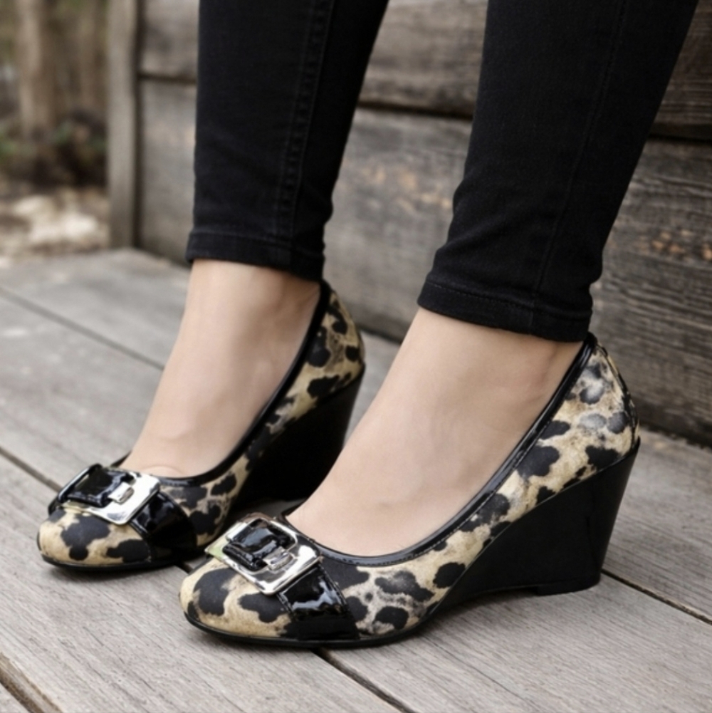 Bandolino Breezly Classic Leopard Print Sqaured Toe Comfort Wedge Pump 10M